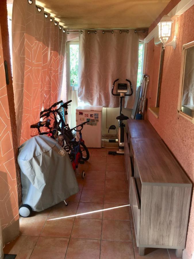CAVALAIRE vue MER au loin MAISONNETTE TOUT ÉQUIPÉE POUR 4 PERSONNES AVEC PISCINE CLIM WIFI VÉLOS TV BARBECUES Ngoại thất bức ảnh