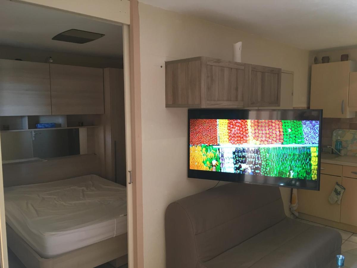 CAVALAIRE vue MER au loin MAISONNETTE TOUT ÉQUIPÉE POUR 4 PERSONNES AVEC PISCINE CLIM WIFI VÉLOS TV BARBECUES Ngoại thất bức ảnh