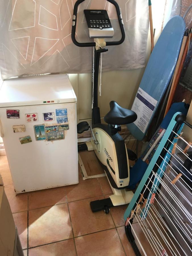 CAVALAIRE vue MER au loin MAISONNETTE TOUT ÉQUIPÉE POUR 4 PERSONNES AVEC PISCINE CLIM WIFI VÉLOS TV BARBECUES Ngoại thất bức ảnh