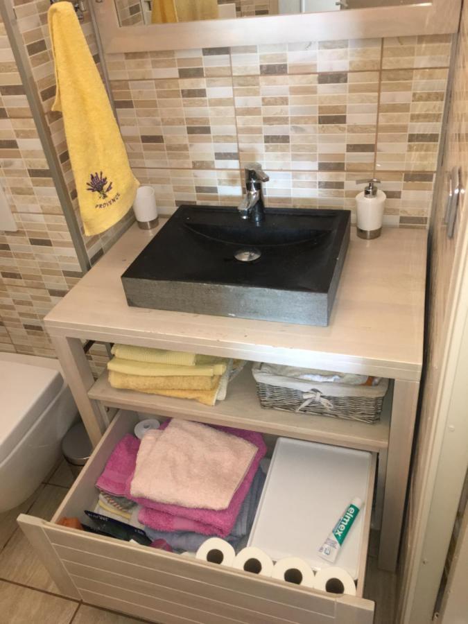 CAVALAIRE vue MER au loin MAISONNETTE TOUT ÉQUIPÉE POUR 4 PERSONNES AVEC PISCINE CLIM WIFI VÉLOS TV BARBECUES Ngoại thất bức ảnh
