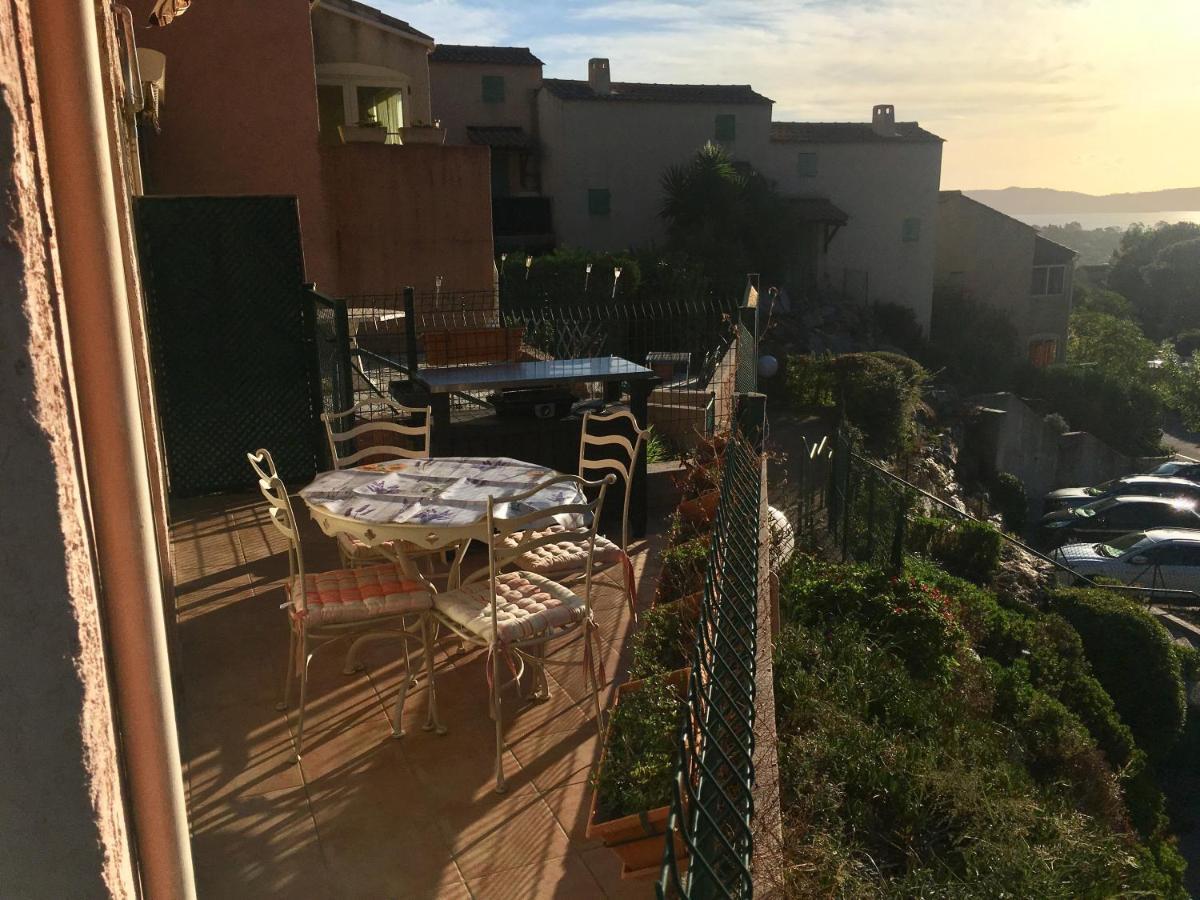 CAVALAIRE vue MER au loin MAISONNETTE TOUT ÉQUIPÉE POUR 4 PERSONNES AVEC PISCINE CLIM WIFI VÉLOS TV BARBECUES Ngoại thất bức ảnh
